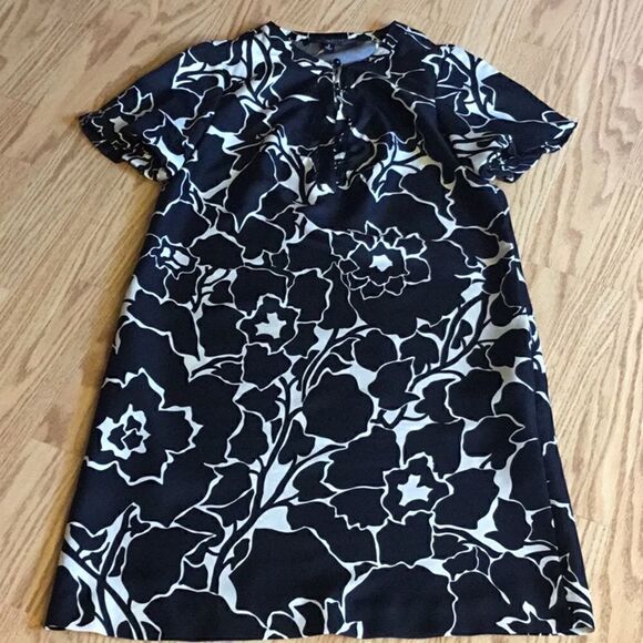 Nine West Dresses & Skirts - NINE WEST puff sleeve shift dress in size 2